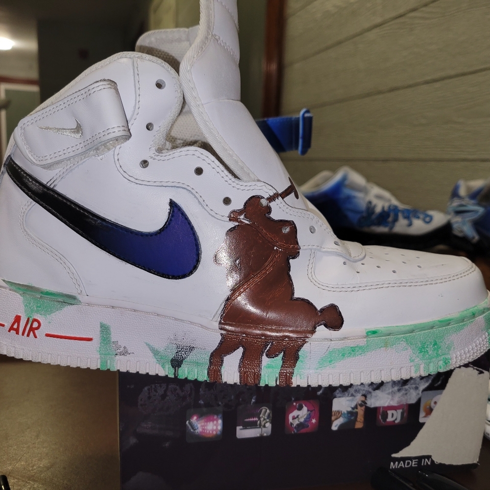 CUSTOM AIRBRUSH NIKES